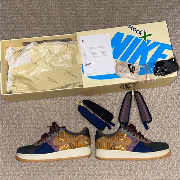 The Travis Scott x Nike Air Force 1 Low - Picture 5 of 7